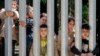  Migran dengan Anak-Anak Terjebak di Tembok Perbatasan Polandia