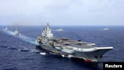中国航母辽宁号参加中国海军在西太平洋的军事演习。(资料照：2018年4月18日）
