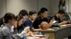 遭到不公平待遇？中国留学生抱怨美国学费太高
